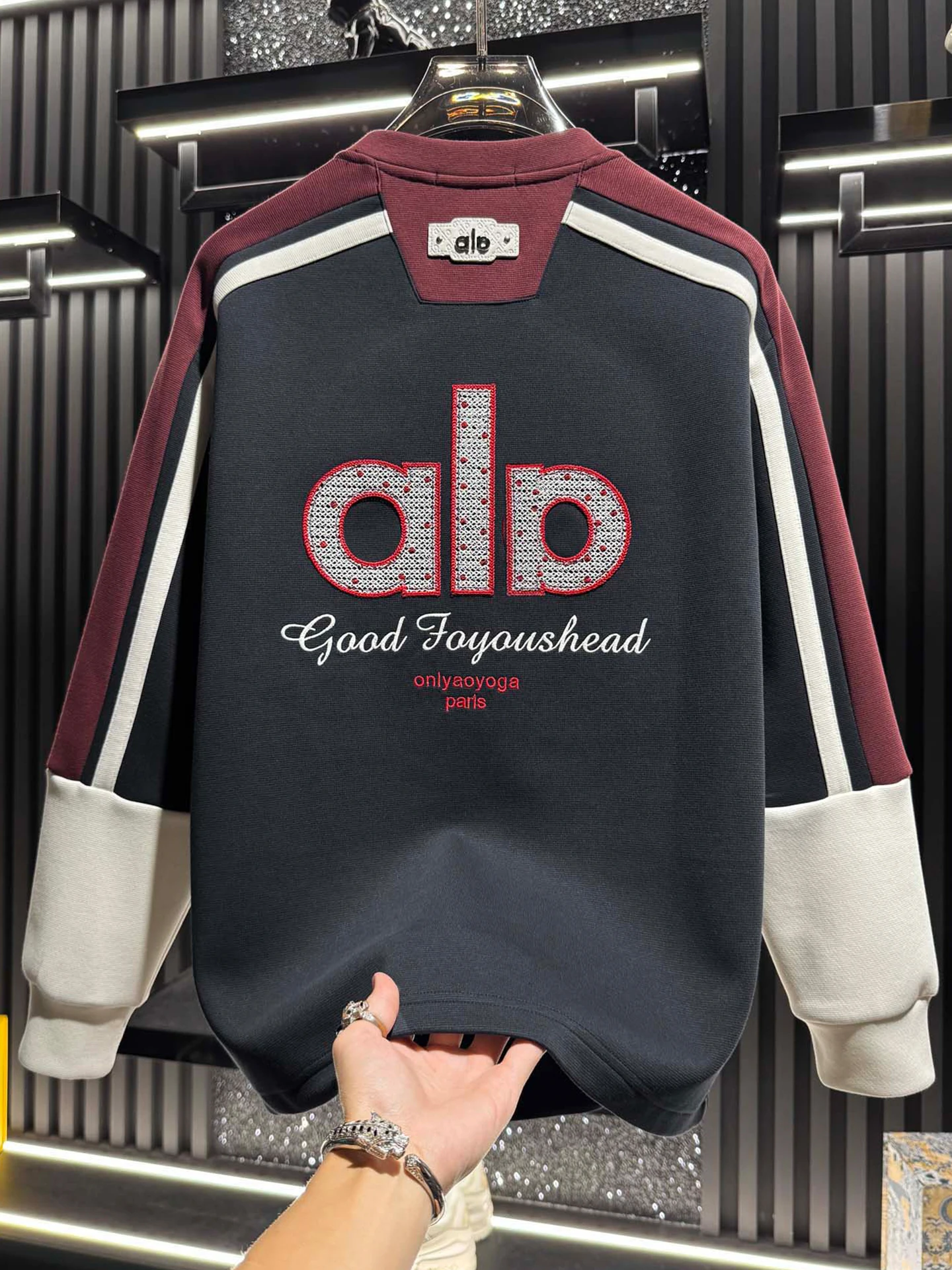 

Ele Men's round Ne Embroidered Patchwork Sweatirt Long Sve Casual Top Comfortable Cotton Fabric Spor Sle