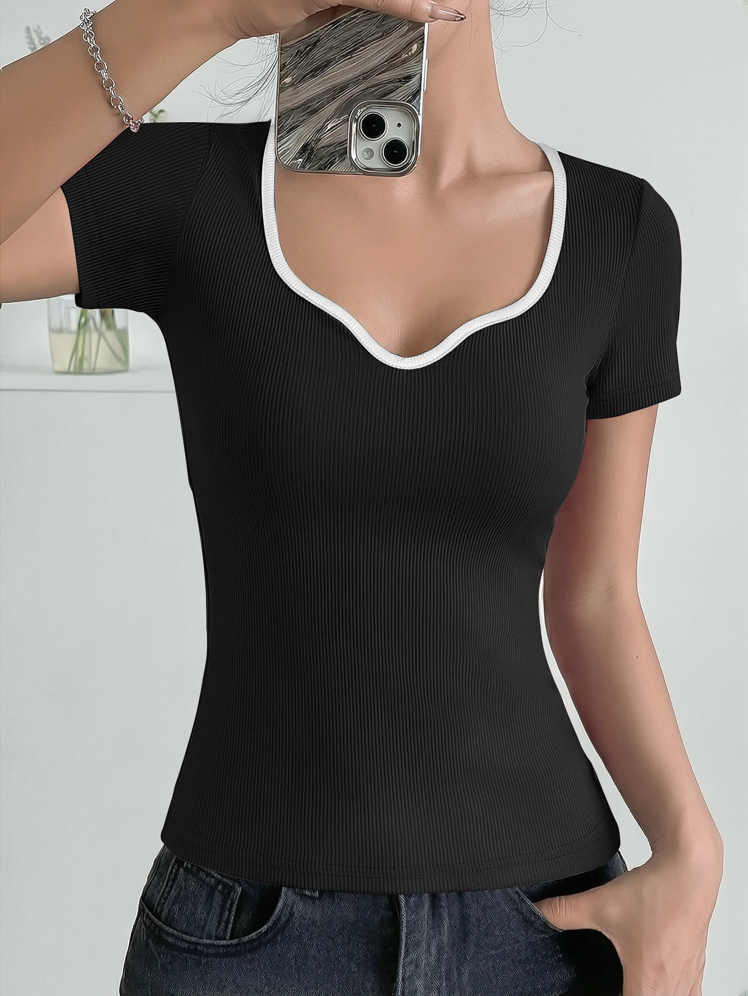 Sightseeing‑Oriented Piping‑Detail T‑Shirt, Contour‑Fit Rib Top for Road‑Trip Photos & Outdoor Relaxation