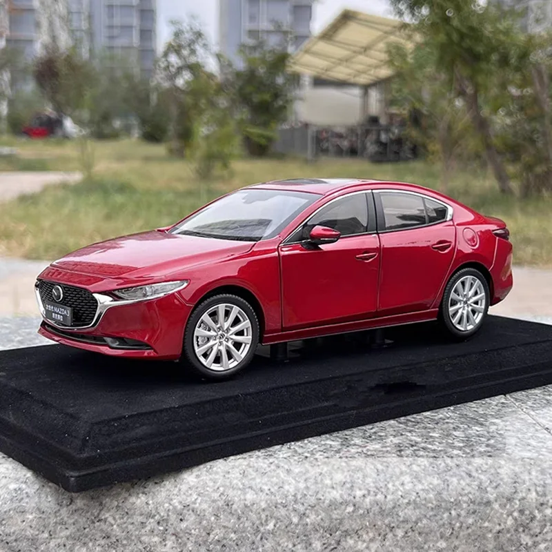 

New 1:18 MAZDA 3 Axela Alloy Car Model Diecast Metal Vehicles Car Model High Simulation Collection Childrens Toy Gift Decoration