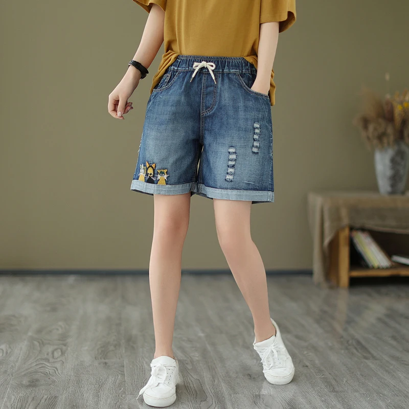 Pantalones cortos de mezclilla con agujero bordado de gato de dibujos animados para mujer, ropa informal, cintura elástica dulce, pantalones vaqueros de verano, U141
