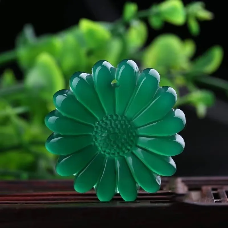 Natural Green Chalcedony Hand-carved Sun Flower Pendant Fashion Boutique Jewelry Men and Women Green Agate Necklace Gift