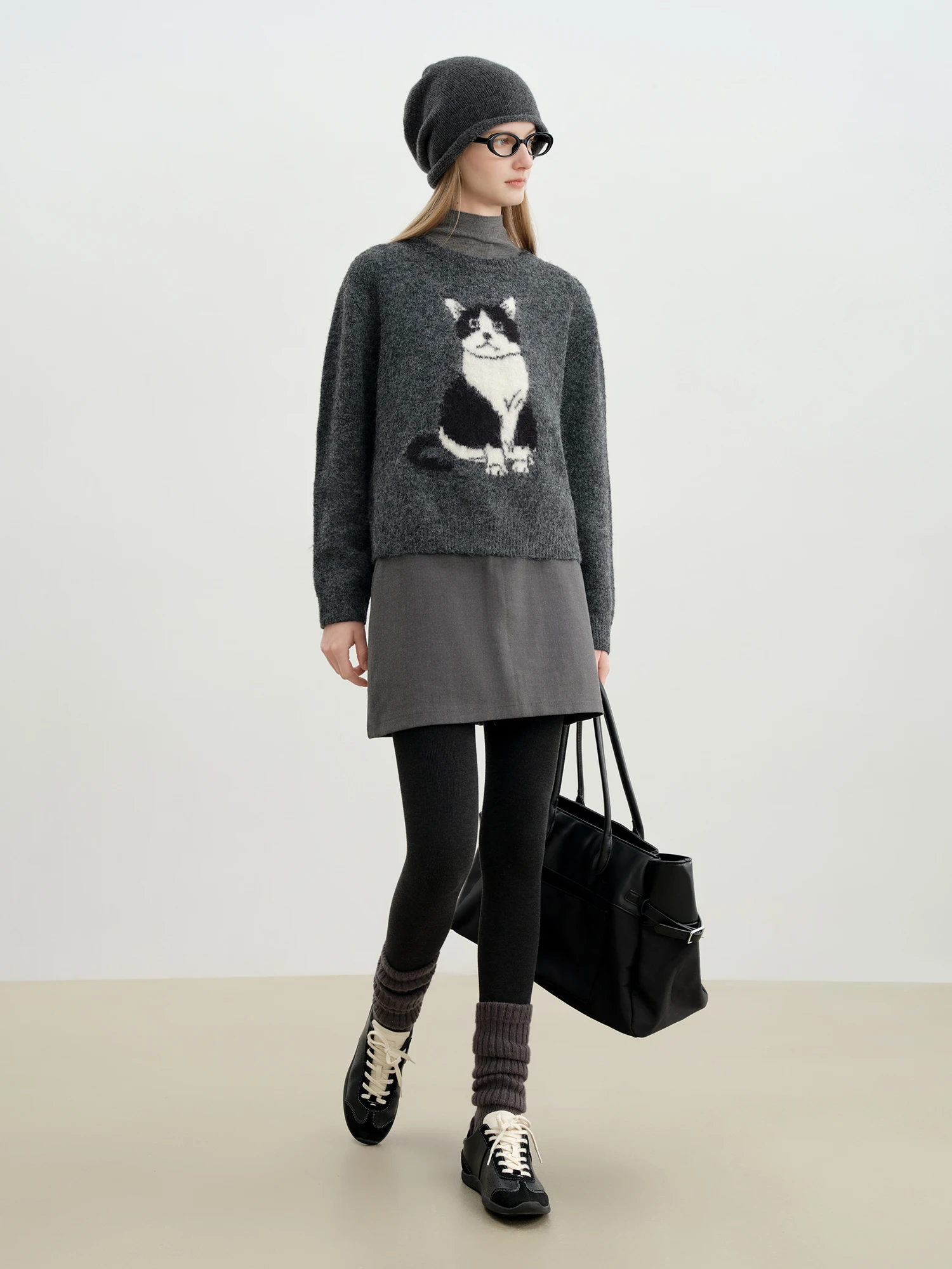 ZIQIAO 2025 Women's Petite Round Neck Pullover Cat Jacquard Knit Sweater Loose Oversized Soft Wool Blend Top Cozy Winter Fashion