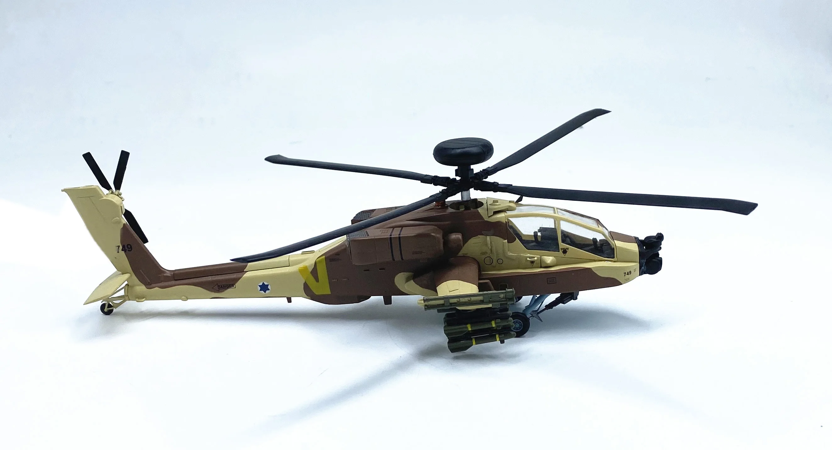 1: 72 Israeli air force AH-64D helicopter model 37032  Finished product decoration model