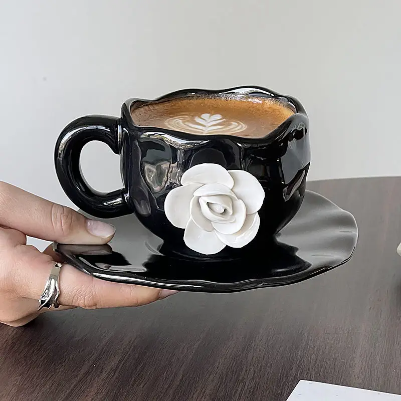 Imagem -03 - Estilo Francês Criativo Camélia Café Xícara com Pires Flor Irregular Artesanal Caneca Cerâmica Preta Copo Rosa Branca 3d Coreano