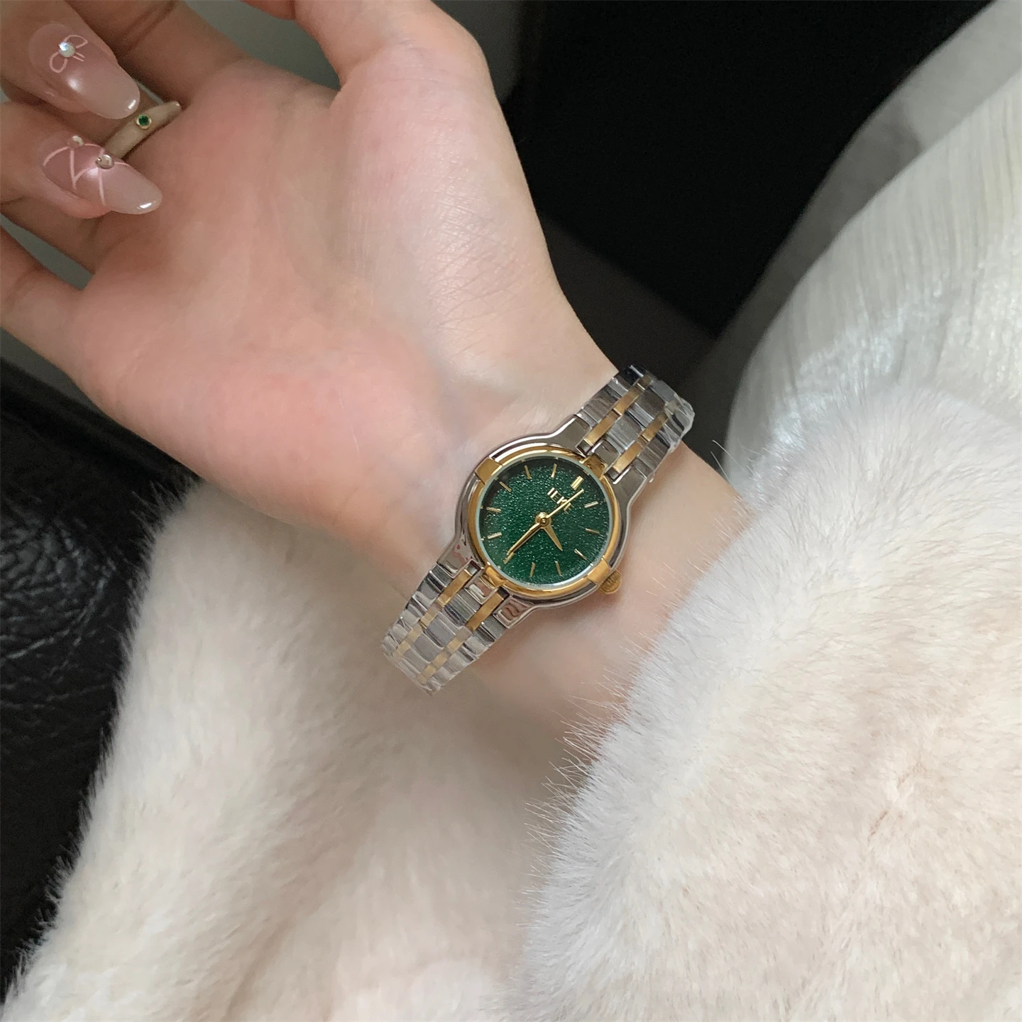 

Design sense retro heavy industry round strip Ding pointer watch women's casual temperament versatile women's watch