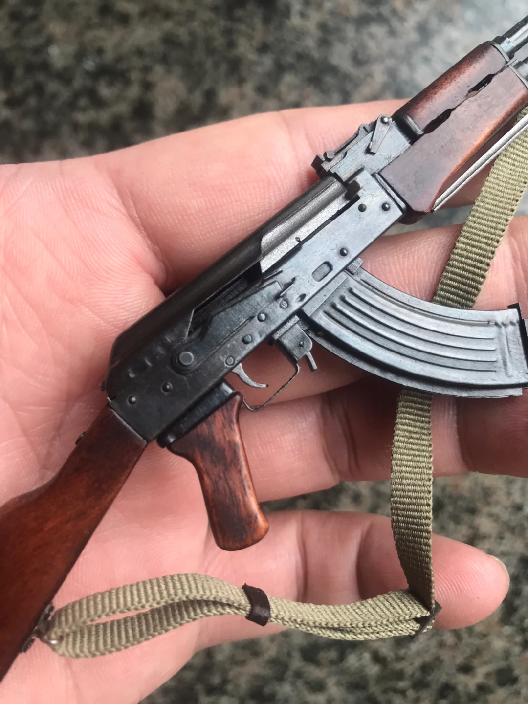 1/6 WWII Miniature Military Model Solid Wood Metal AK47 Rifle Gun