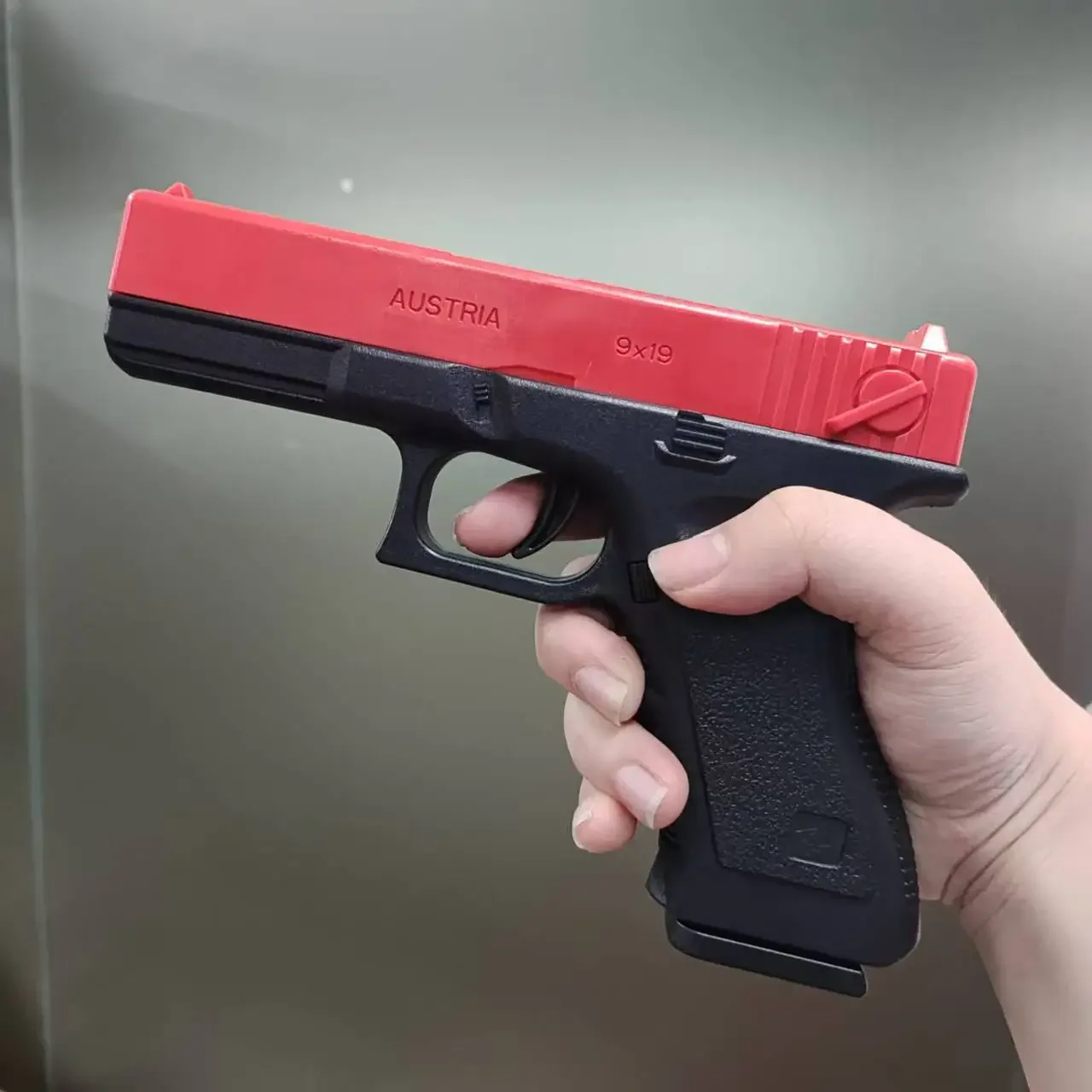 하부 잡지 G17 수동 권총 폼 소프트 볼 총알 장난감 총 Airsoft 발사기 CS 슈팅 게임 어린이를위한 무기 소년 선물