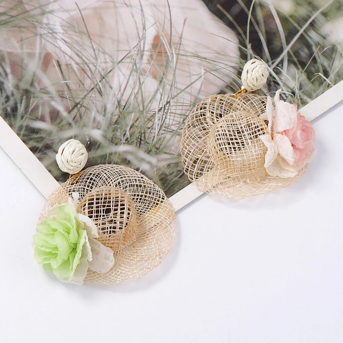 

FNew Fashion Flower Rattan Weave Earrings Post for Women Beach Jewelry Lafite Grass Hat Earrings Vacation Jewelry Accessories