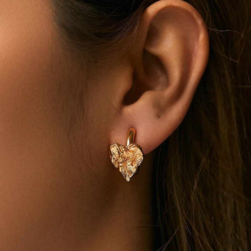 

Retro Luxury Irregularly Textured Heart-shaped 18K gold Plated Piercing Stud Earrings for Women Fashion Jewelry