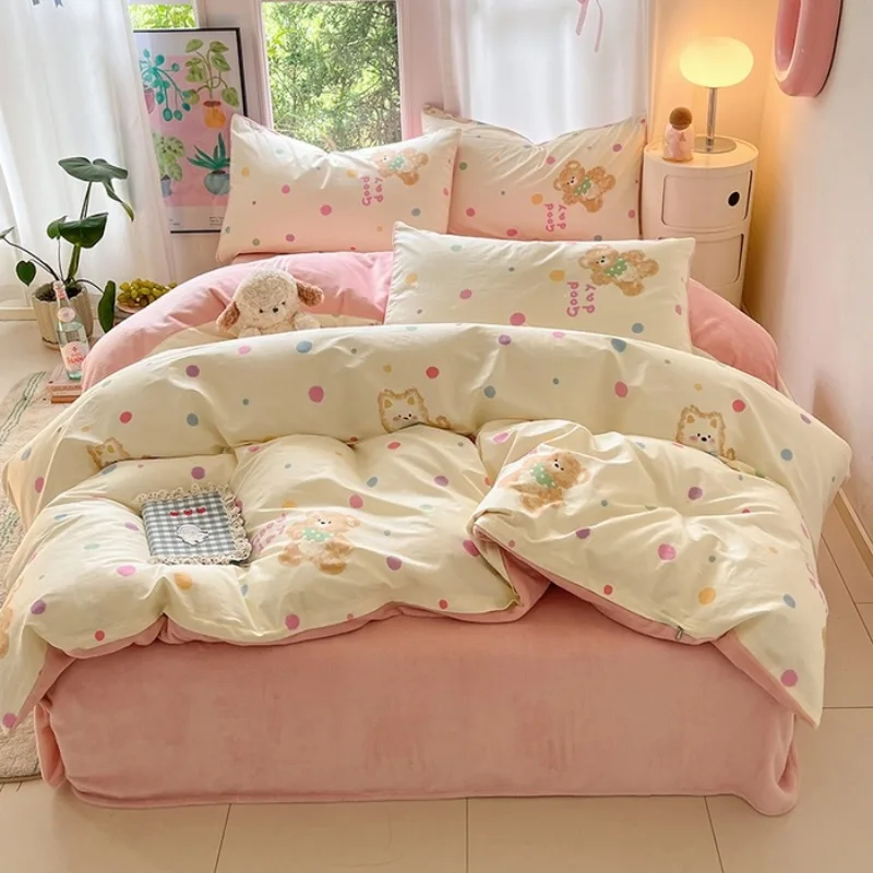 

Новинка 2025 года, идиллический маленький свежий утолщенный молочный флис, четырехсекционный коралловый флис, зимний теплый студенческий комплект из четырех предметов