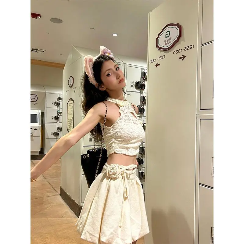 

Designed French Style High-end Temperature Lace Halter Neck Sleeveless Top + Niche Rose Bud Strap Skirt Womens Two Peice Sets