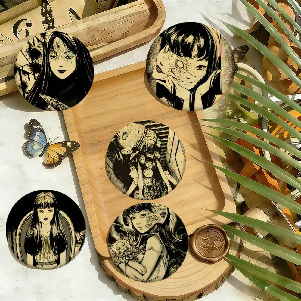 Vintage Junji Ito-Tomie Horror Girl Retro Badges 25 32 44 58 75 Mm Round Cosplay Pin Bag Decor Friends Gifts Brooch Souvenir