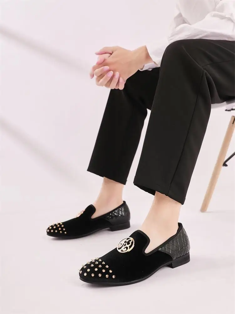 2021 Italy Men\'s Shoes Fashion Metal Buttons and Gold Nails Moccasins Casual Flats Slipper Slip On Party Patent Leather Shoes