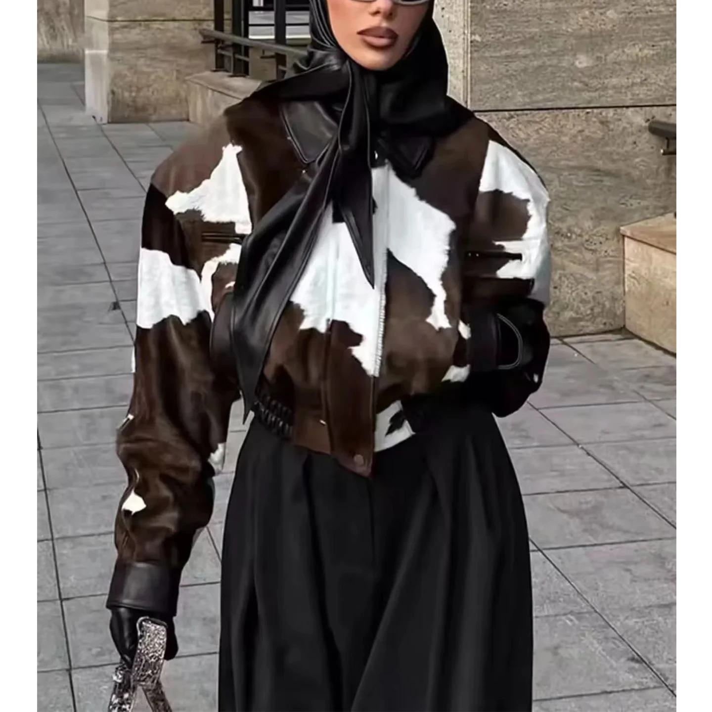 เสื้อแจ็คเก็ตหนัง PU ลายวัวสไตล์อเมริกันย้อนยุคสำหรับผู้หญิง แขนยาว คอปก ทรงหลวม ปิดซิป เหมาะสำหรับฤดูหนาว