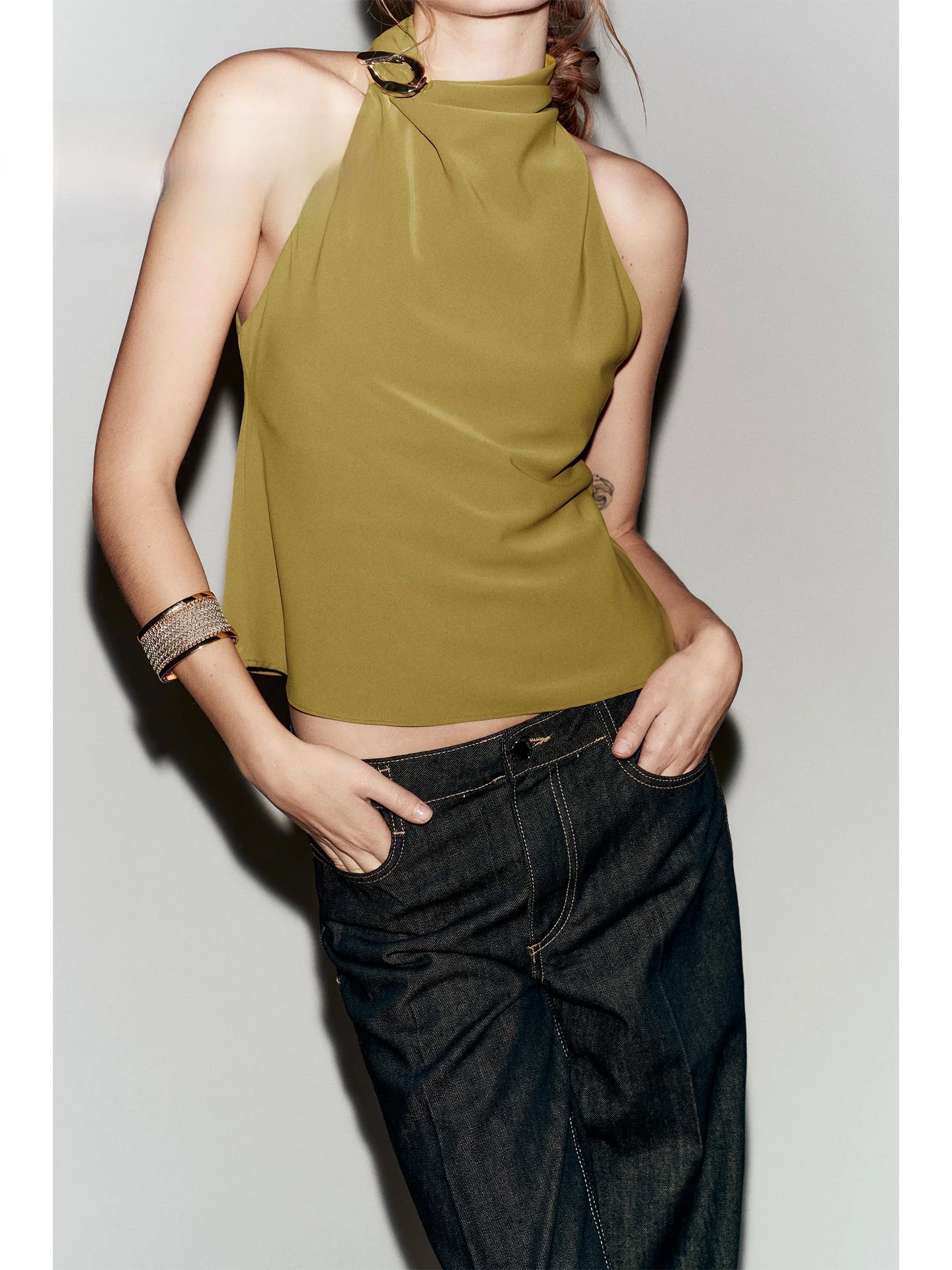 جديد شتاء 2025 Sle مثير بياقة Svel معلقة Ne بلوزة نسائية للتخسيس متعددة الاستخدامات غير رسمية مقصوصة للخصر irt