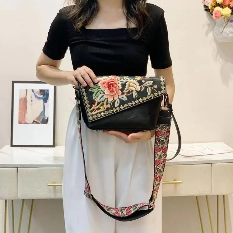 Johnature Chinese Style Embroidery Crossbody Bags For Women 2024 New Vintage Leather Elegant Handbag Versatile Shoulder Bags