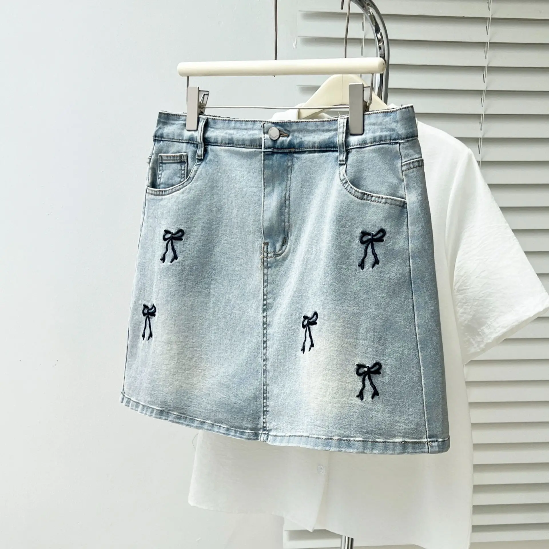 2026 Plus Size Lined Denim Mini Skirt Embroidery Bowknot Fashion Casual Short Skirt Curvy Ladies 810 view 2