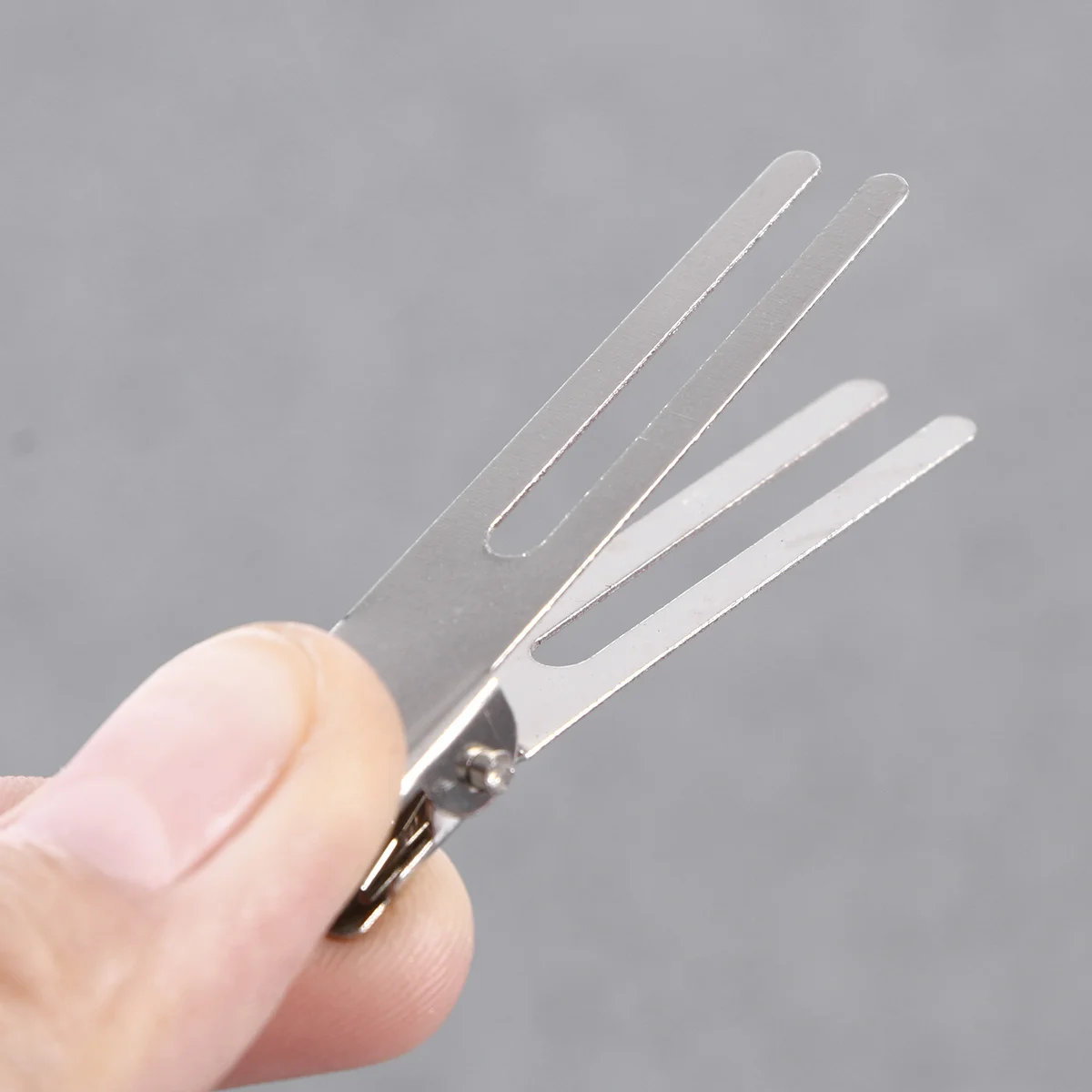 

50Pcs Double Prong Alligator Hair Clips Silver Metal Salon Styling Clips Durable Smooth Surface Easy Curling Hair Accessories