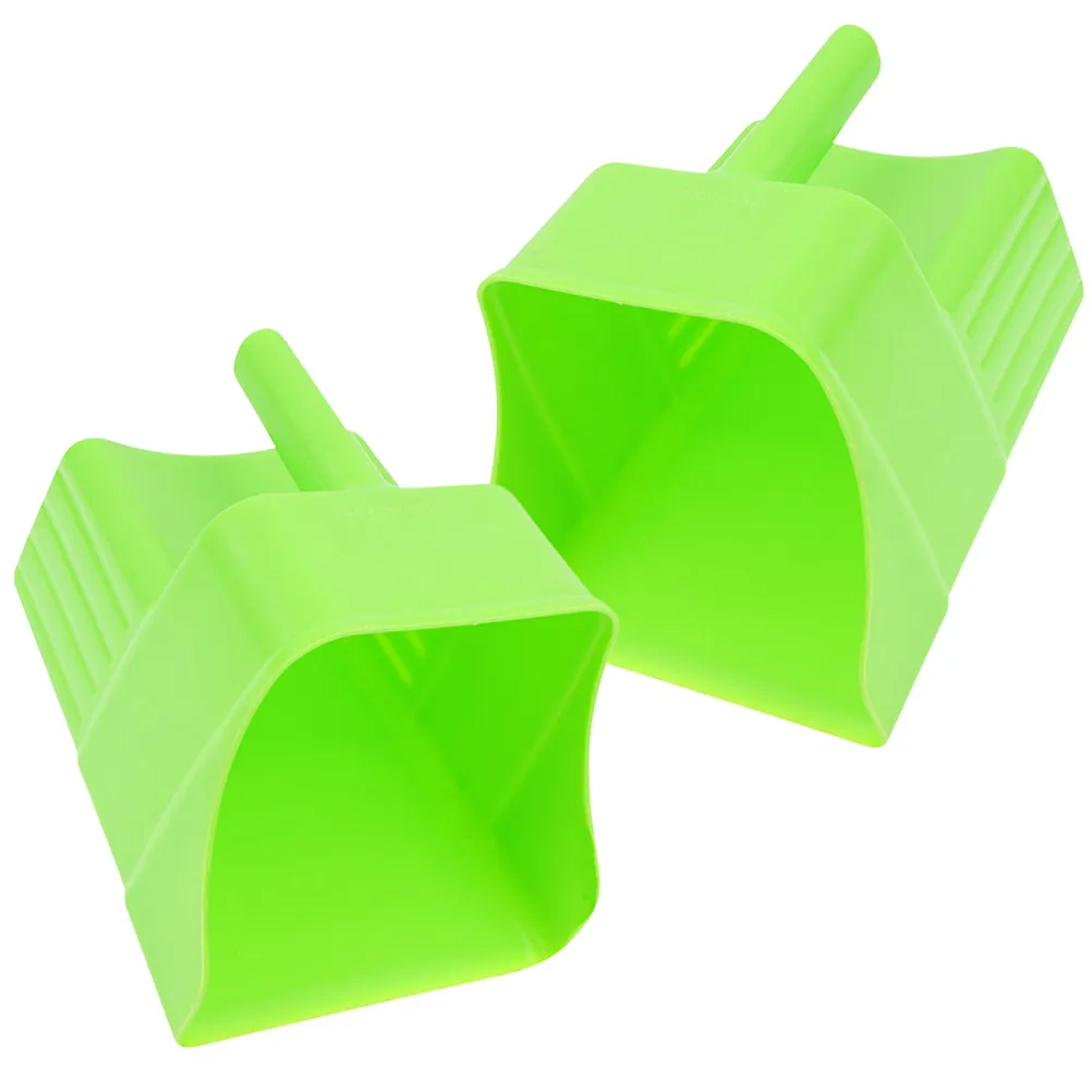 2Pcs Large Capacity Plastic Feeding Shovel Ergonomic Handle Poultry Feed Distribution Farm Tool for Livestock Feed Scoop Garden