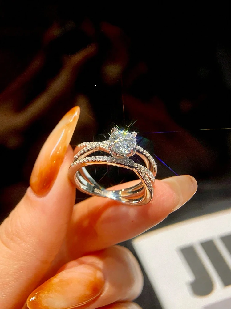 Luxuriöse 1CT Moissanit-Diamant-Edelstein Verdrehte Verlobungsringe für Frauen Glänzender Modischer Ehering Schmuck – Detail 2
