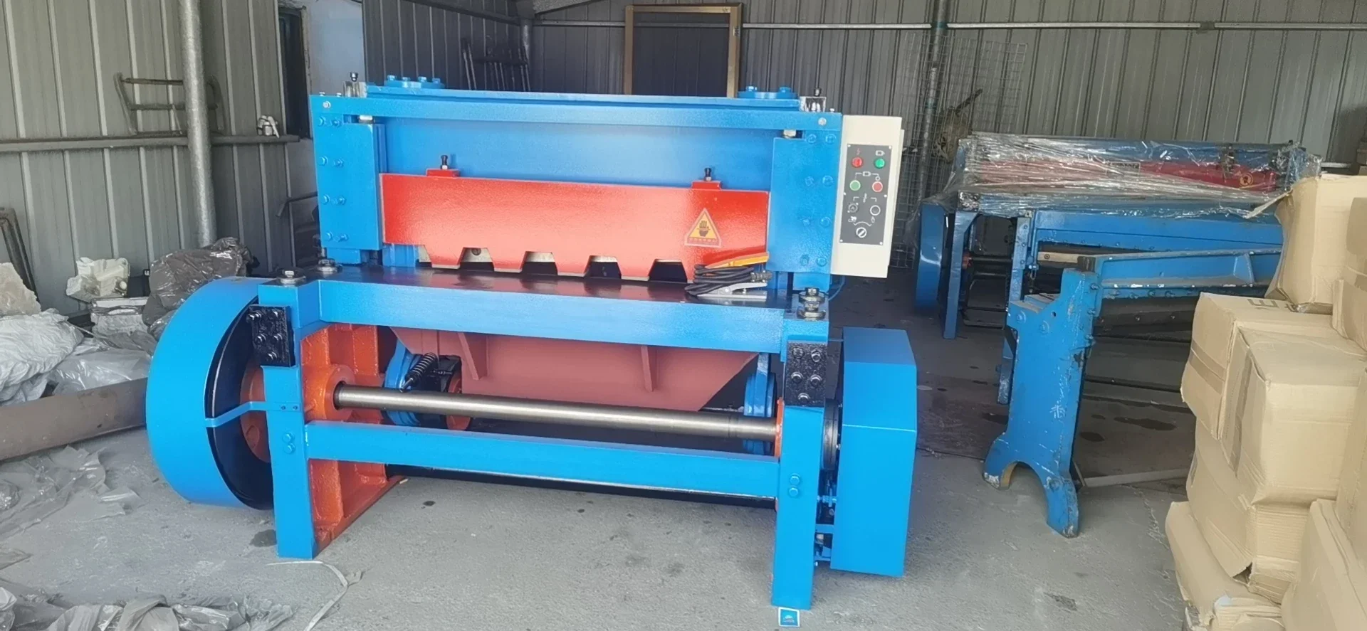 Supply a large quantity of Q11-3X1300 mechanical shearing machines, durable and high-quality electric shearing machines