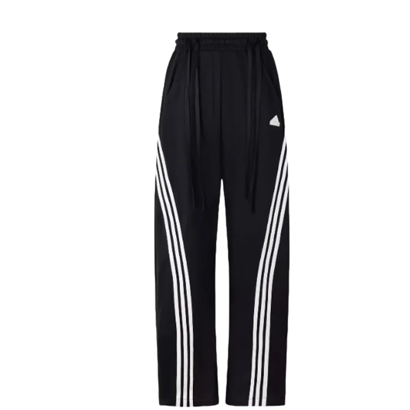 

Спортивные брюки в полоску Adidas из эластичного трикотажа — легкие и влагоотводящие повседневные спортивные штаны в полоску для женщин