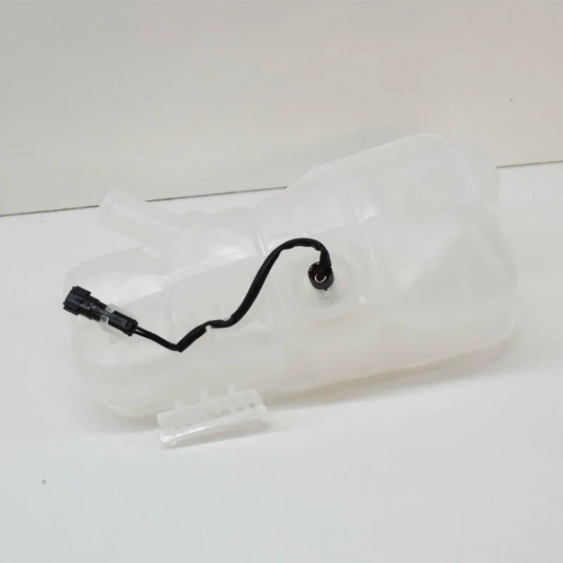 Car Coolant Water Radiator Bottle Cooling Tank Reservoir for Volvo V40 1.6T 31338763