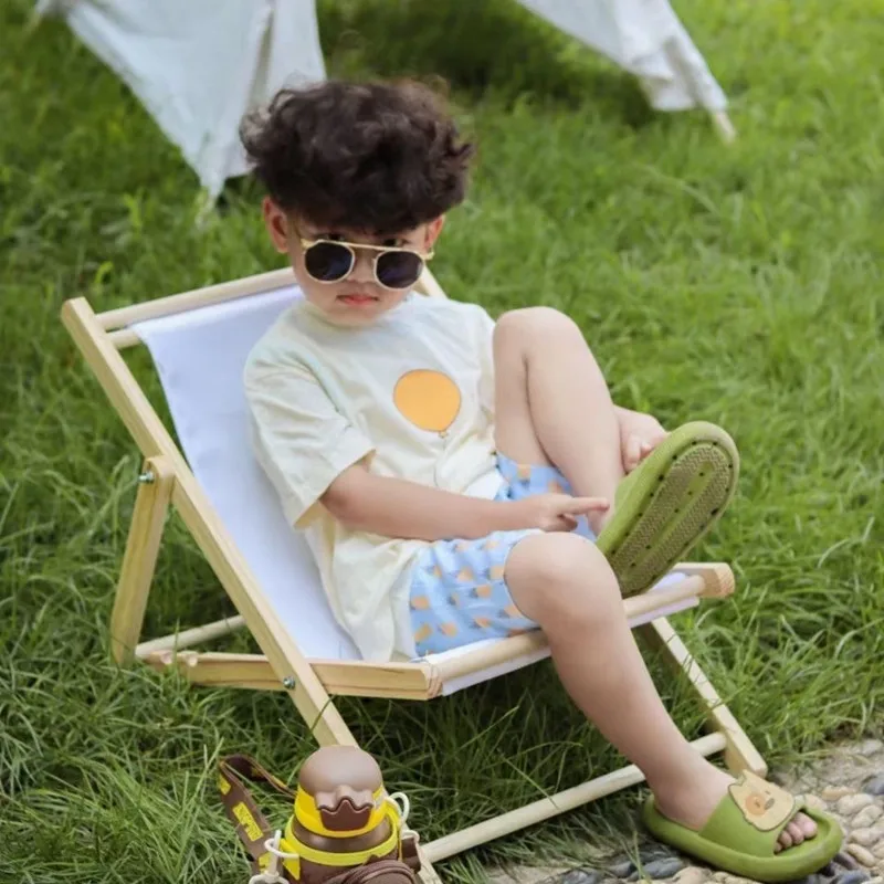 Składane drewniane krzesło plażowe dla dzieci Model Mini rozkładane krzesło na zewnątrz Dekoracja biurka Rekwizyty fotograficzne dla dzieci