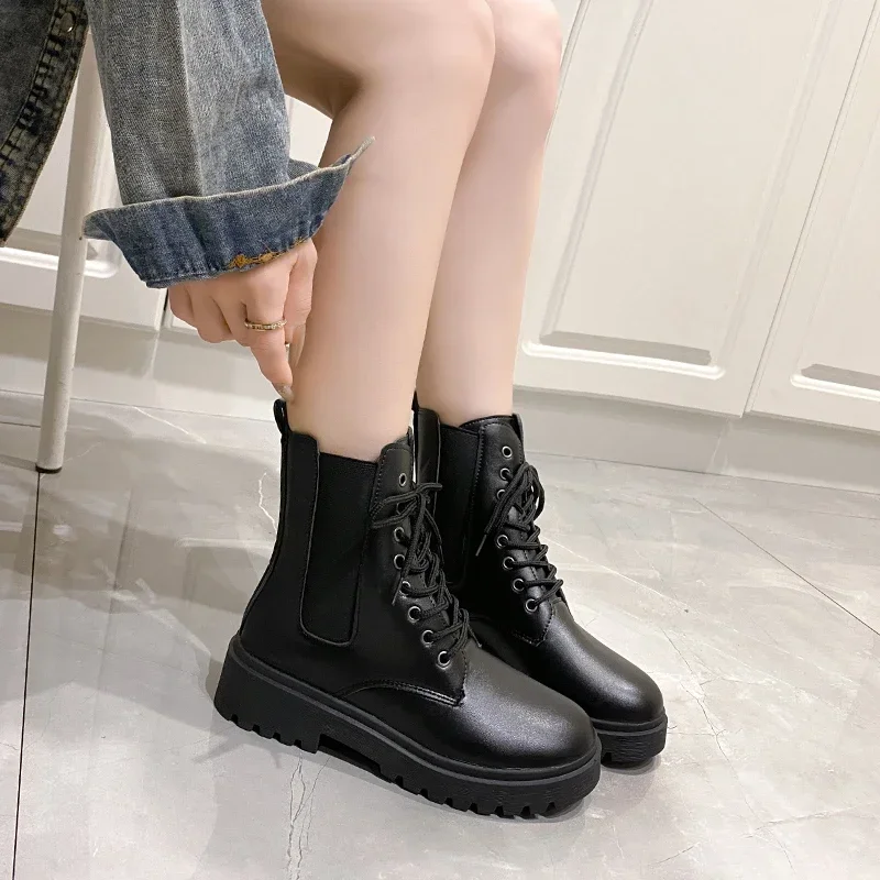 Neue Winter-Motorradschuhe mit mittelhohem, dickem Absatz und runder Zehenpartie, bequeme und modische, glänzende/matte Damenstiefel – Detail 8