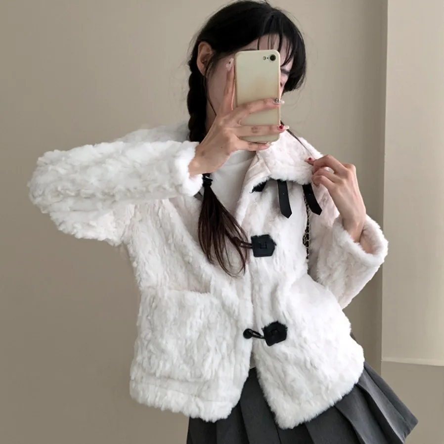 معطف نسائي أنيق ودافئ من فرو الخروف لفصلي الخريف والشتاء، بياقة عالية وألوان متباينة، تصميم عصري للتنقل اليومي بأكمام طويلة و... #2