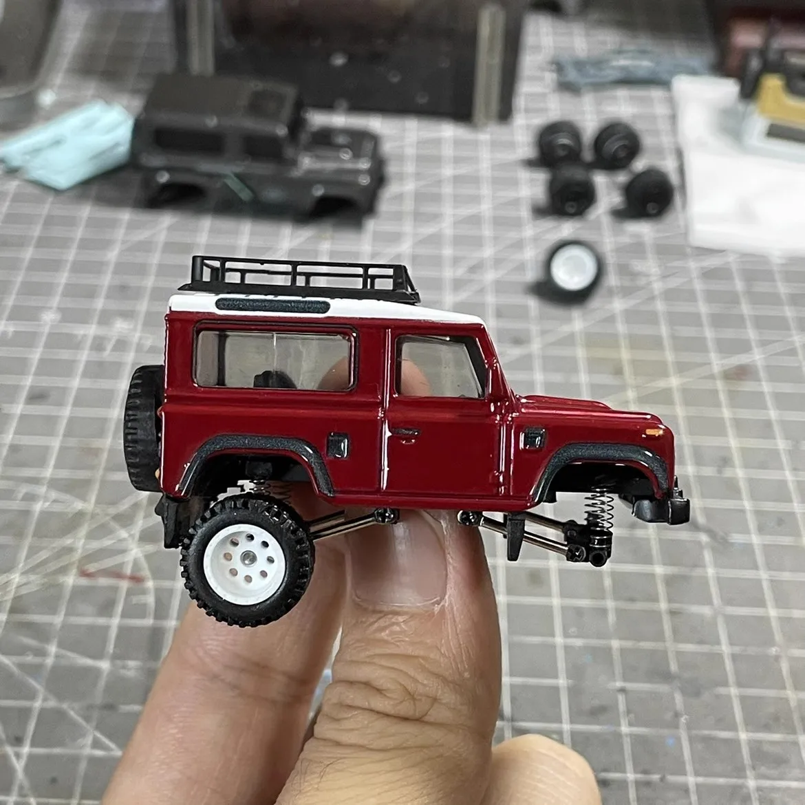 Remont 1:64 Model samochodu Suvs zmodyfikowane koła Rover Defender D90 z odporną na wstrząsy wersją rewitu pojazdów terenowych