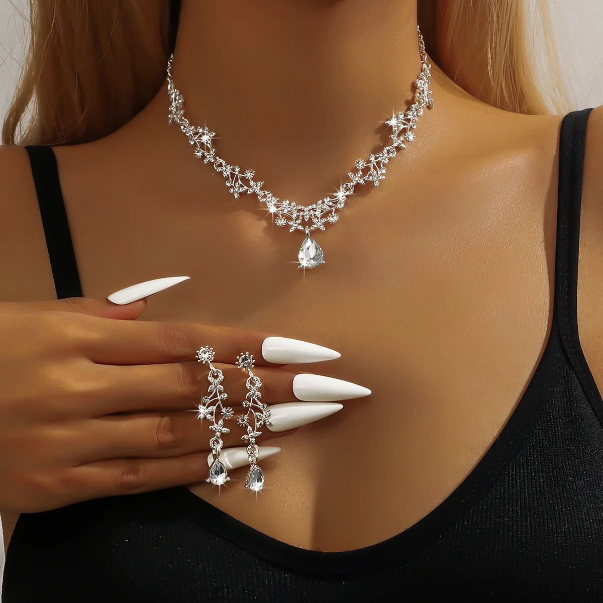 3PC Wedding Season Women\'s Flower Hollow Water Drop Necklace Earrings Jewelry Set Wedding Banquet Party Holiday Gift