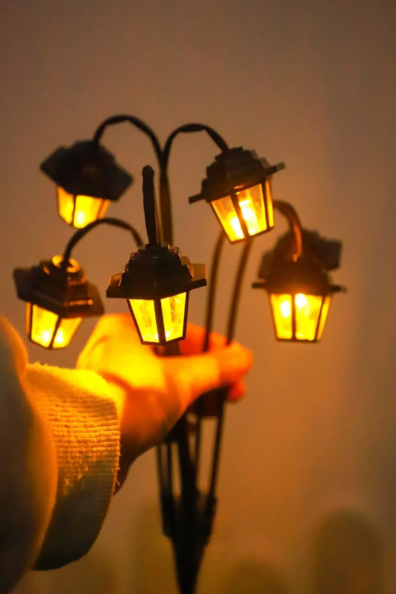 1pc Retro Lantern Decorative Light, Solar-powered 6led, Retro Street Lamp Shaped Decorative Light, Suitable For Garden JJ1957BG