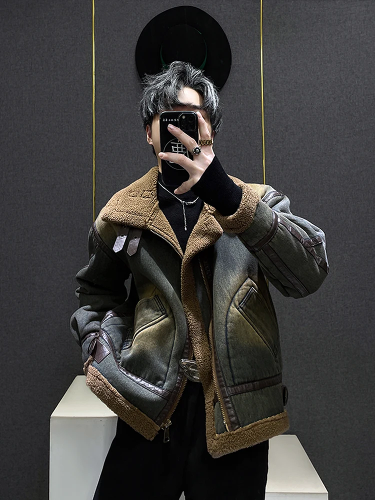 

Мужская осенне-зимняя куртка из кожи и меха с флисовой подкладкой, воротником-стойкой, винтажным пэчворком и джинсовыми вставками, молодежная, свободного кроя