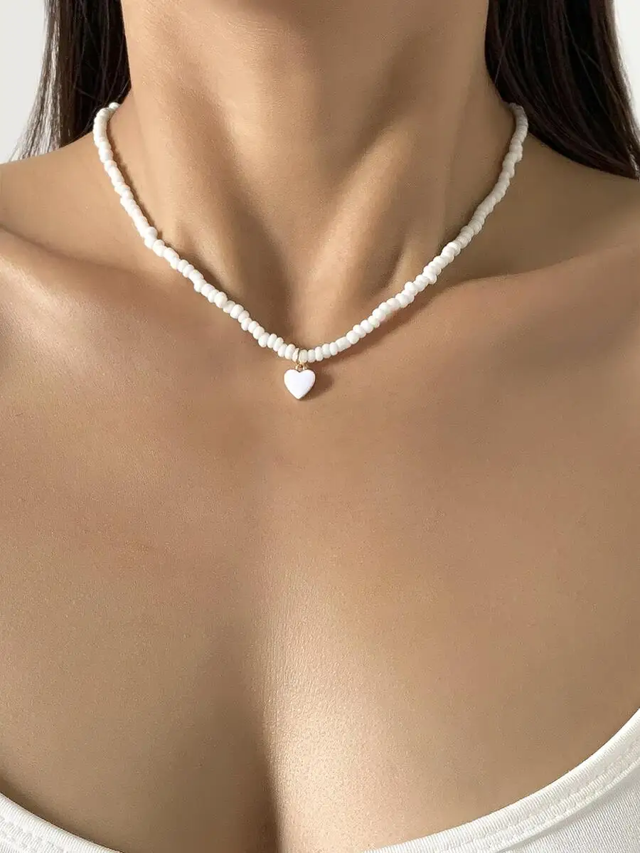 Collar de cuentas en forma de corazón, perfecto para el Día de San Valentín, el Día de la Madre o como un regalo atento para mamá.