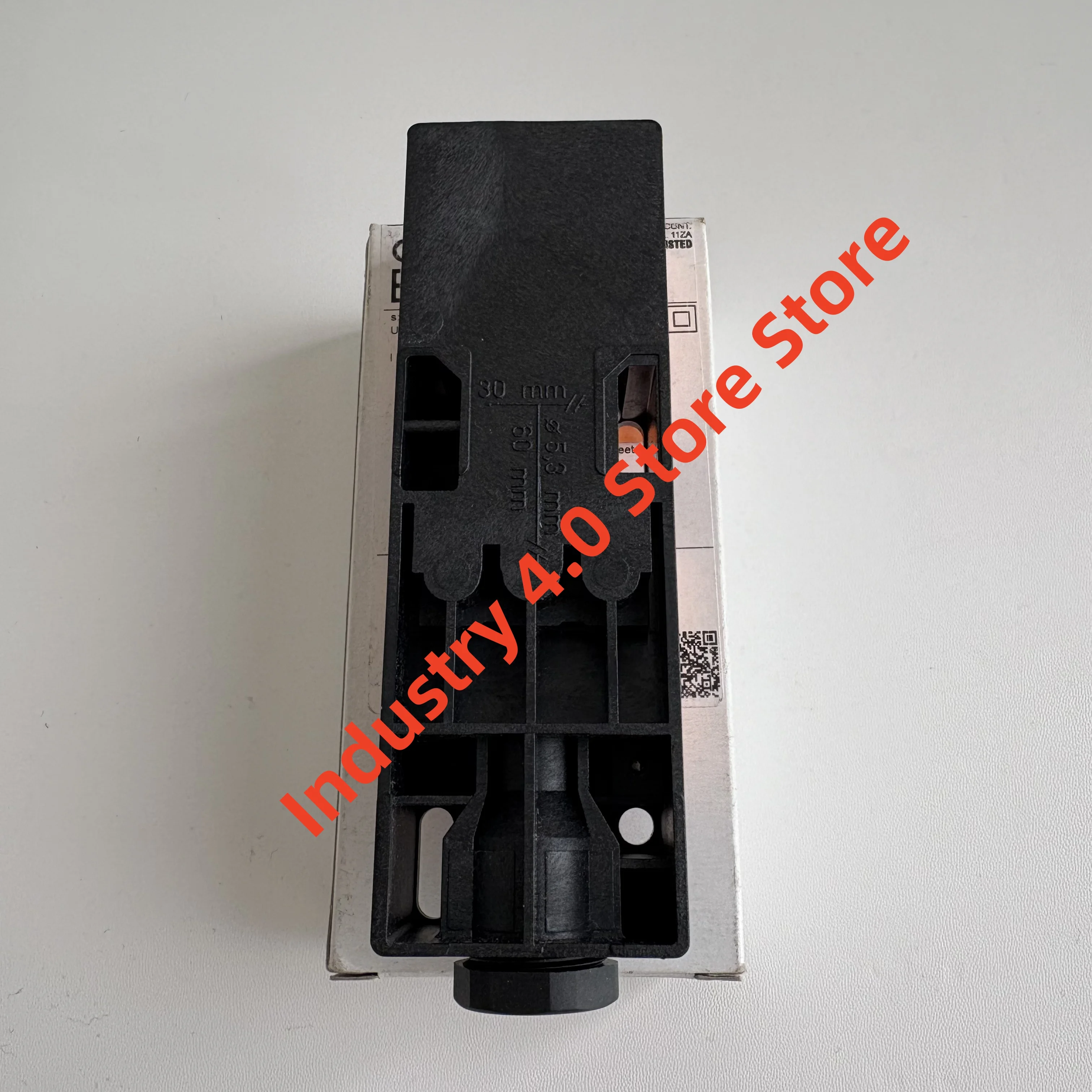 IM0011 inductive proximity switch