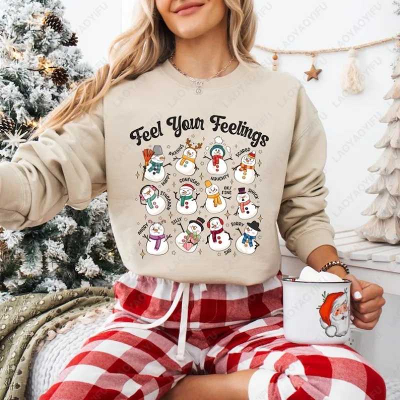 เสื้อฮู้ดลายกราฟิกตัวอักษร Snowman สำหรับเทศกาลคริสต์มาส แสดงความรู้สึกของคุณ ของขวัญคริสต์มาส สไตล์ลำลอง สนุก เรียบง่าย สร้างสรรค์ สำหรับทุกเพศ