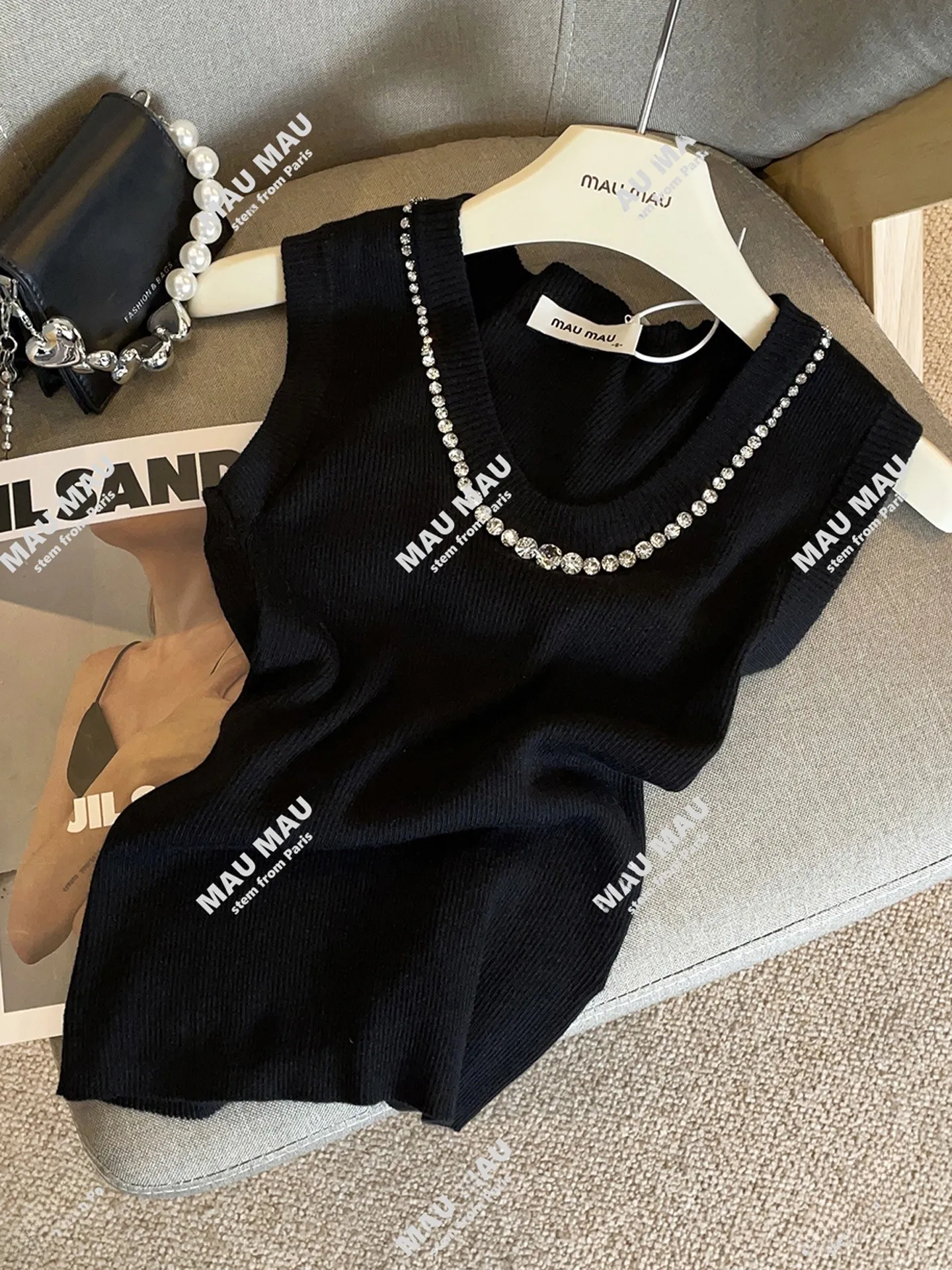 

High-End Women's Knitted Vest Diamond-Embedded U-Ne Versatile Autumn Faion Commute Sle ort H-ape Casual Wear