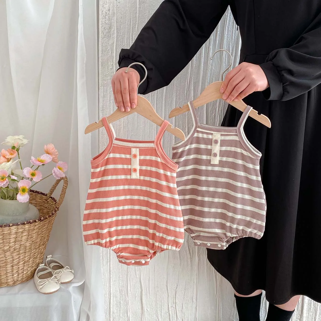 Summer basic simple striped sling jumpsuit for boys and girls, baby's thin comfortable sling jumpsuit, suitable for indoor and o