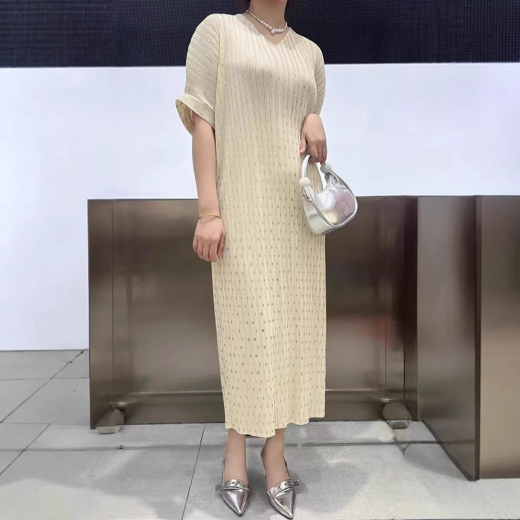 

Miyake Style Pleated Dress for Women 2025 New Style Gold-pink Polka Dot Short-sleeved V-neck Casual Loose Women's Pleated Skirt