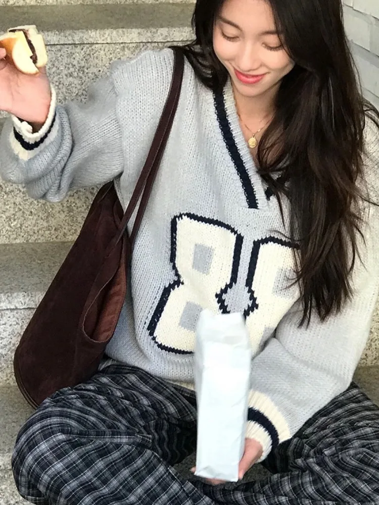 Chic Autunno Inverno Vintage College Sle V Ne Lettera Ricamo Vestibilità ampia Maglione lavorato a maglia lungo Sve per donna Dolce Sle