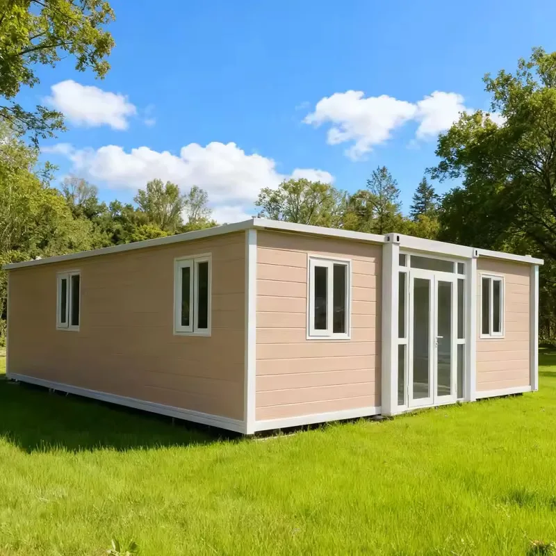 Portable Luxury Modular Container House 20ft 3-Bedroom Prefabricated Apartment Shop Steel Sandwich Panel Breathable Contemporary