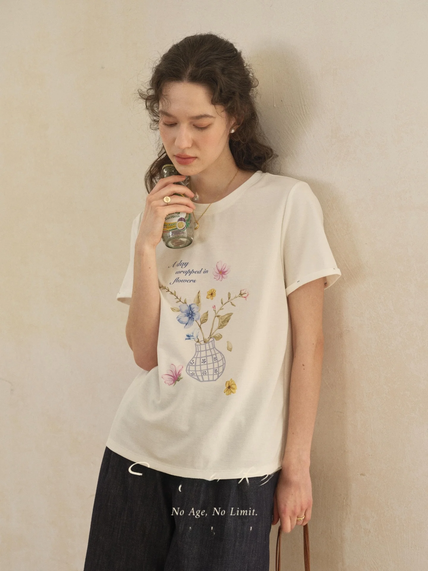 Comfortable Cool Feeling Floral Print Short Sleeve T-Shirt Women's Shoulder Width White Top Casual Style Loose Fit Cotton Blend