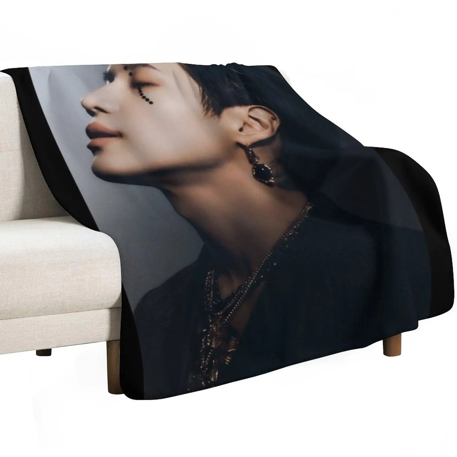 SHINEE TAEMIN Throw Blanket Hair For Decorative Sofa Beautifuls Beach Bed linens Picnic Blankets