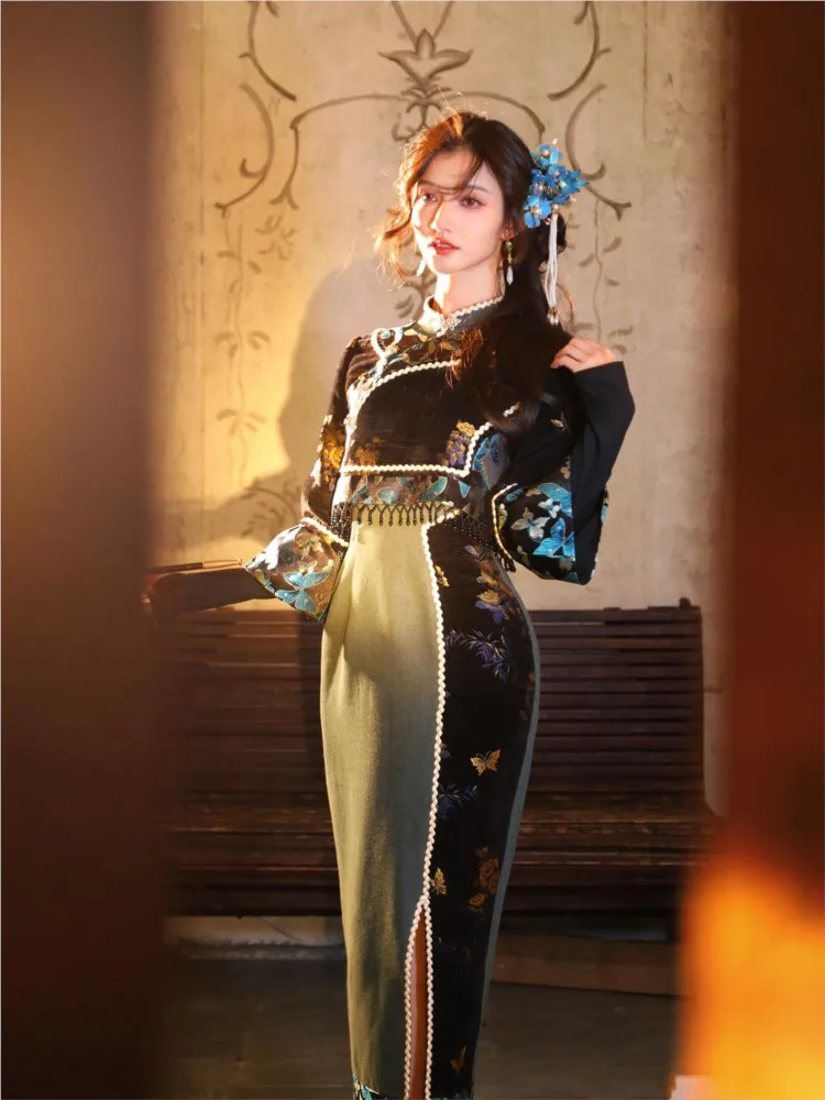 

Design a two-piece velvet and cheongsam long dress that combines Han Western styles for women