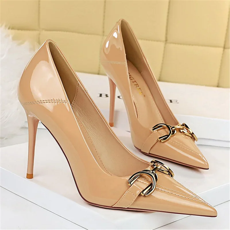 Women 7cm 10cm High Heels Wedding Nude Green Red Pumps Lady Luxury Designer Replica Metal Chain Stiletto Low Heels Fashion Shoes