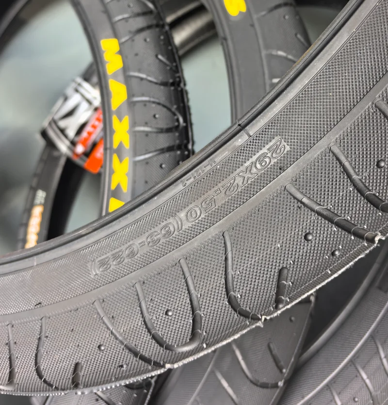 MAXXIS Hookworm 20/24/26/27.5/29 X 2.5 BMX自転車タイヤ ワイヤー