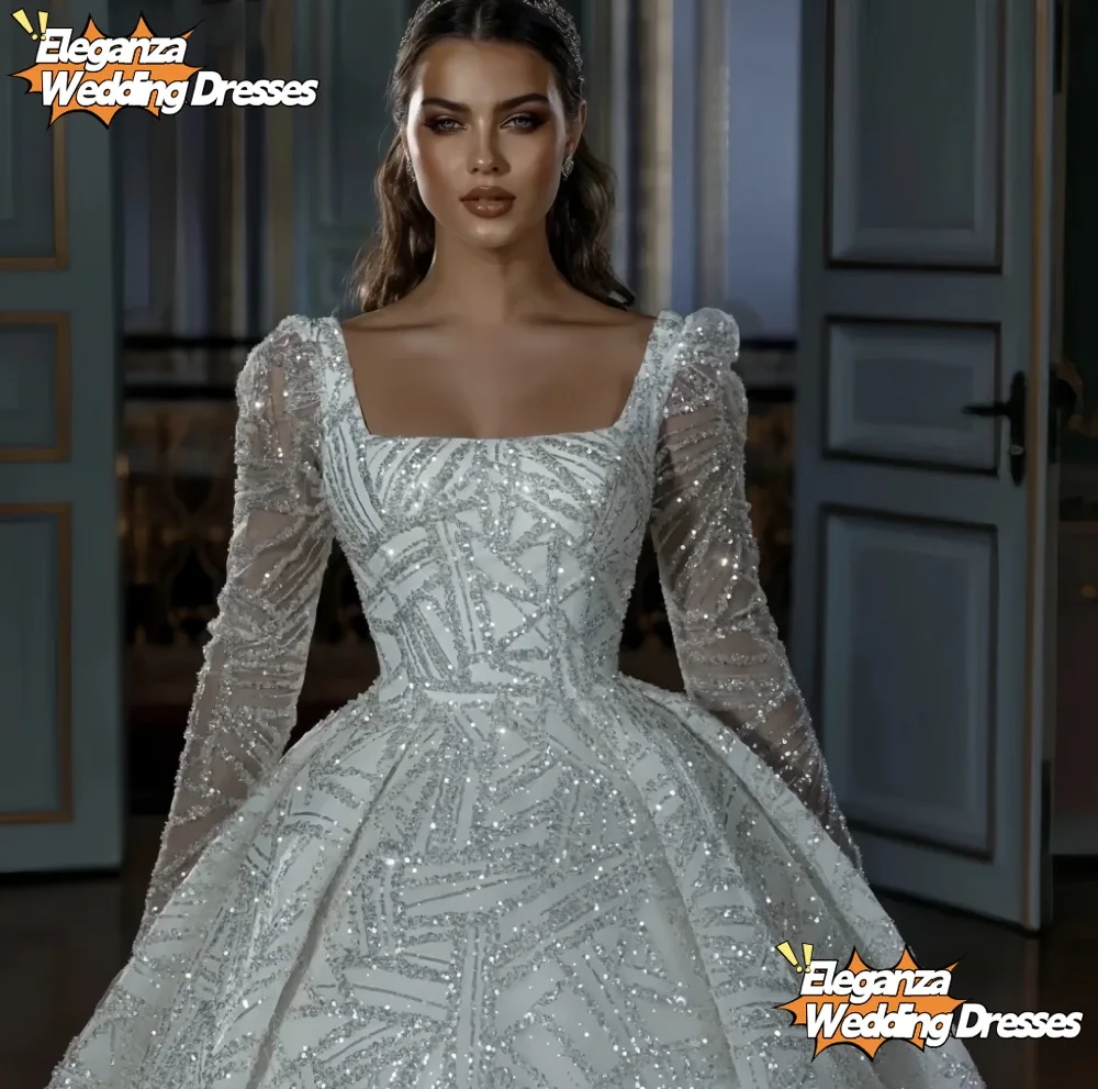 فستان زفاف مخصص من فيستدو دي نويفا برقبة مربعة بدون ظهر مزين بالترتر اللامع وأكمام طويلة