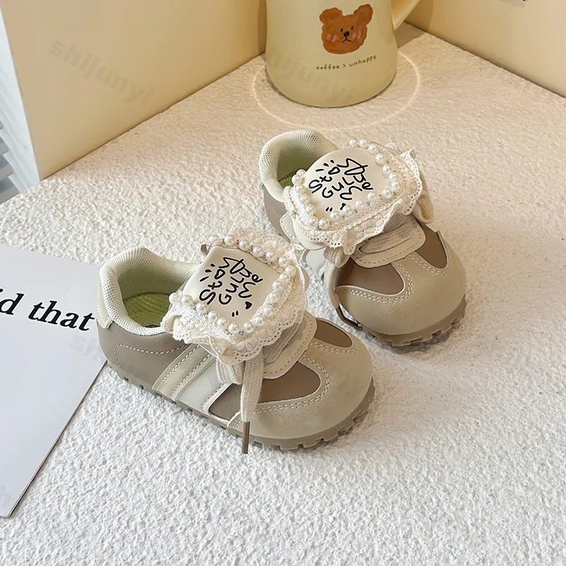 

Детские туфли на плоской подошве в стиле ретро, кроссовки для девочек, весна 2024, Нескользящая кружевная модная обувь принцессы с мягкой подошвой, уличная повседневная обувь для мальчиков