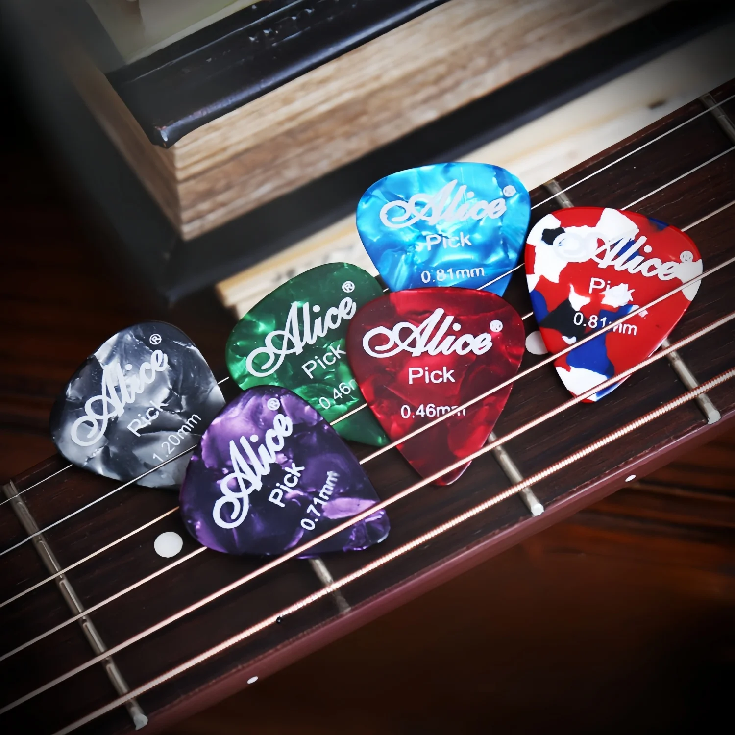 24/50 قطعة سمك مختلط أليس الغيتار يختار الريشة الوسيط 0.46/0.71/0.81/0.96/1.2/1.5 مللي متر ألوان عشوائية الغيتار الملحقات #4